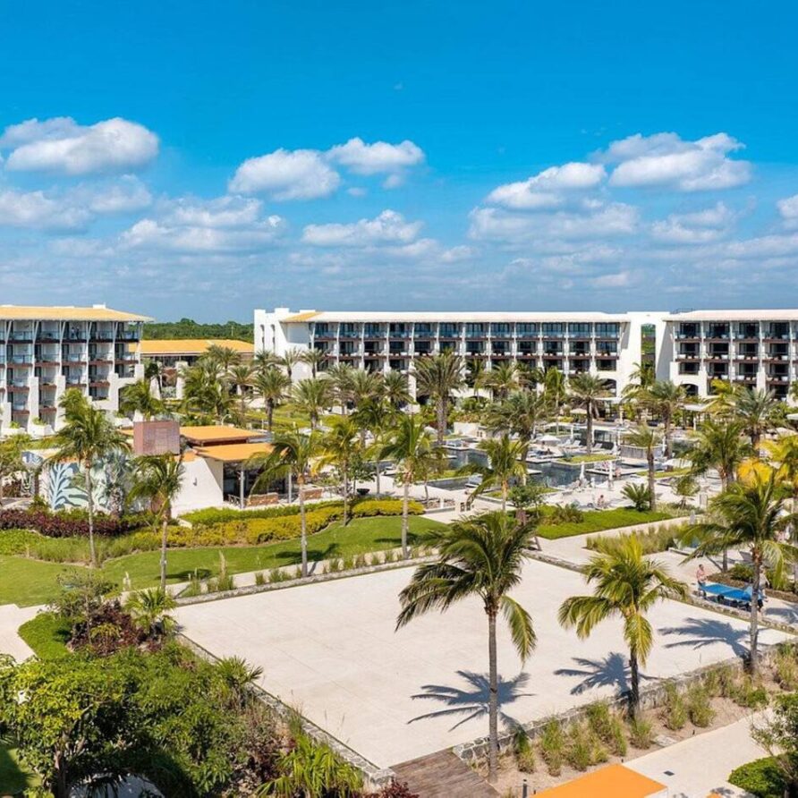 Riviera Maya Swim-Up Pool Room